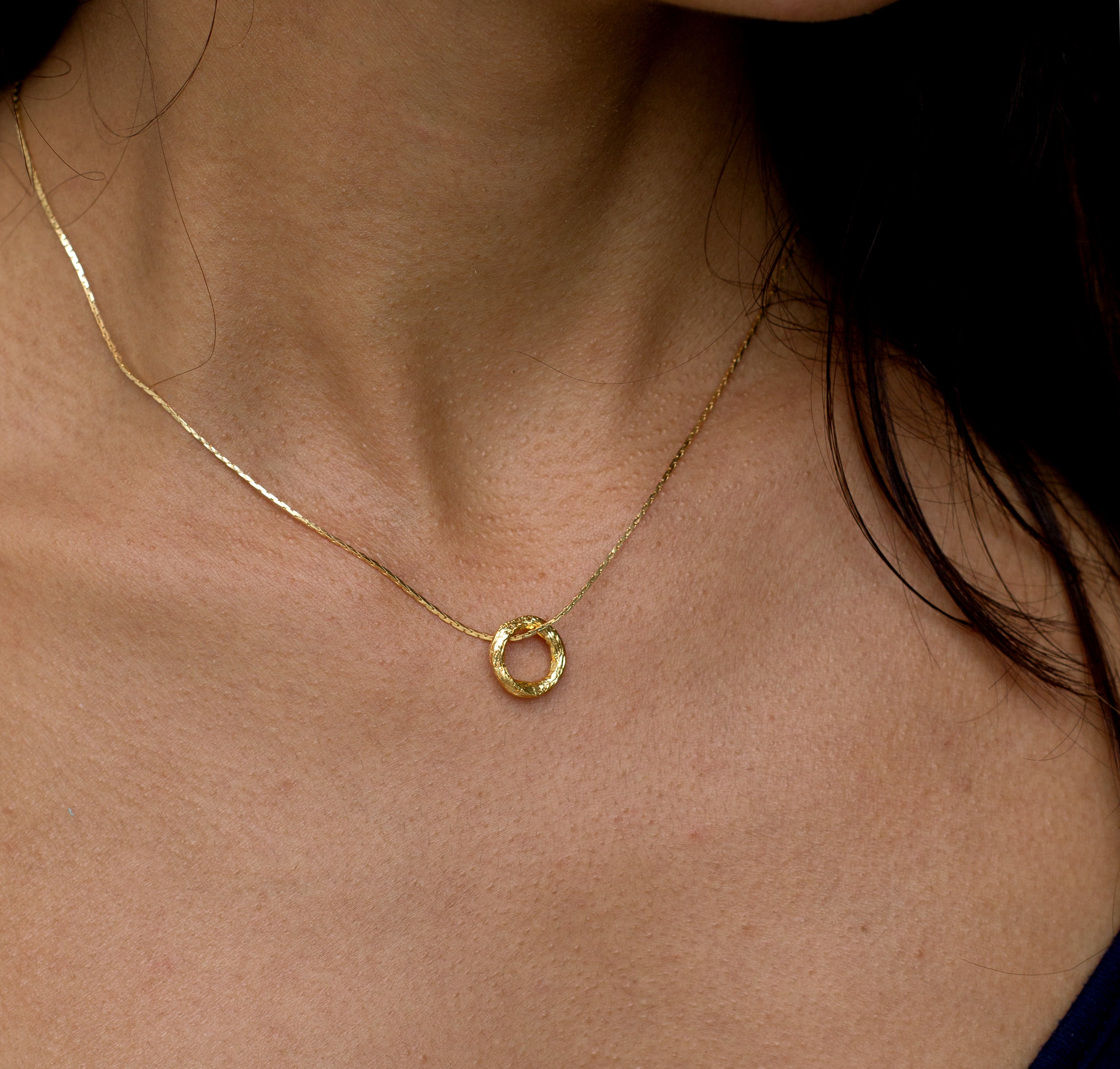 Collar circulo infinito