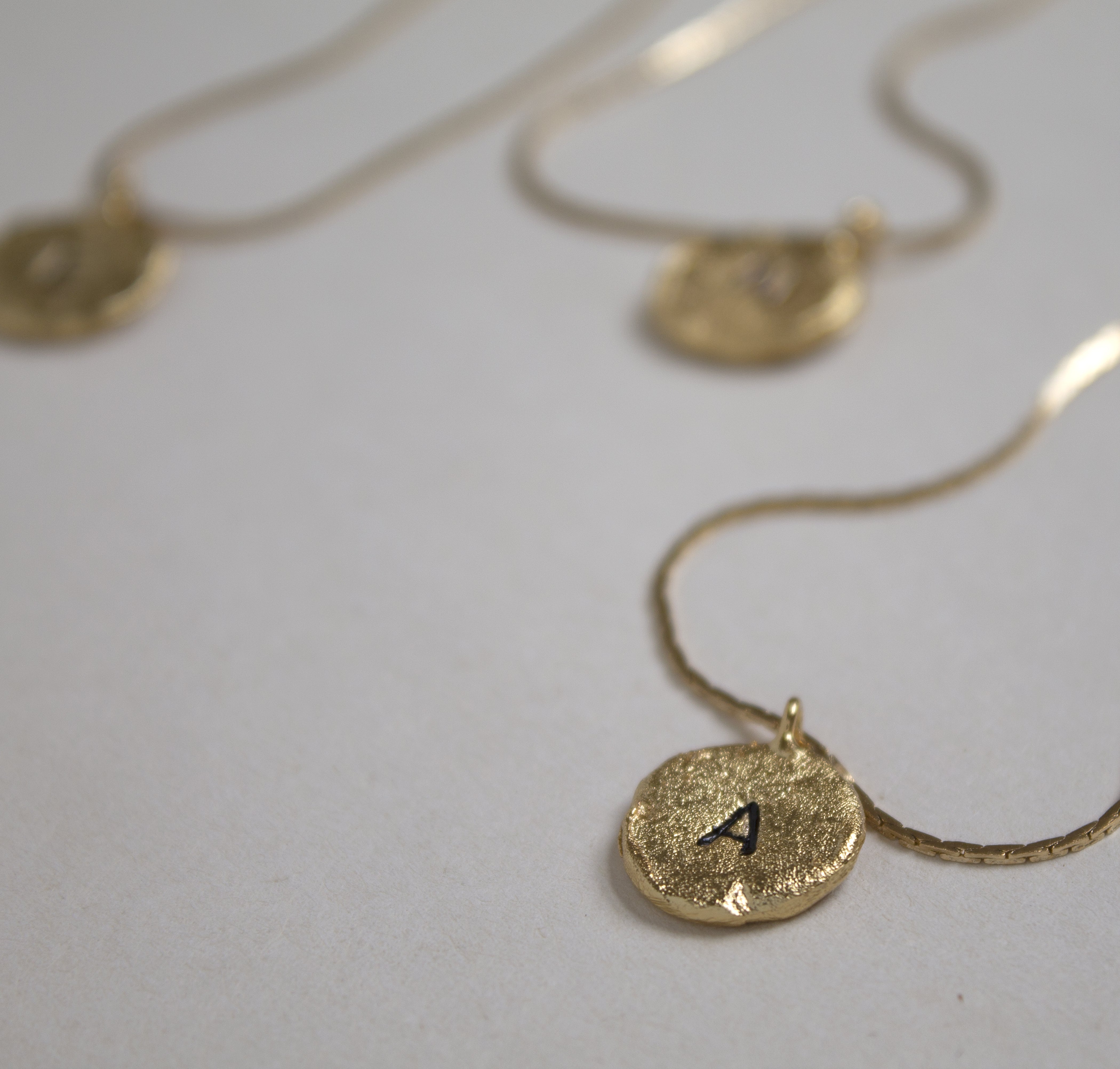 Collar Moneda inicial