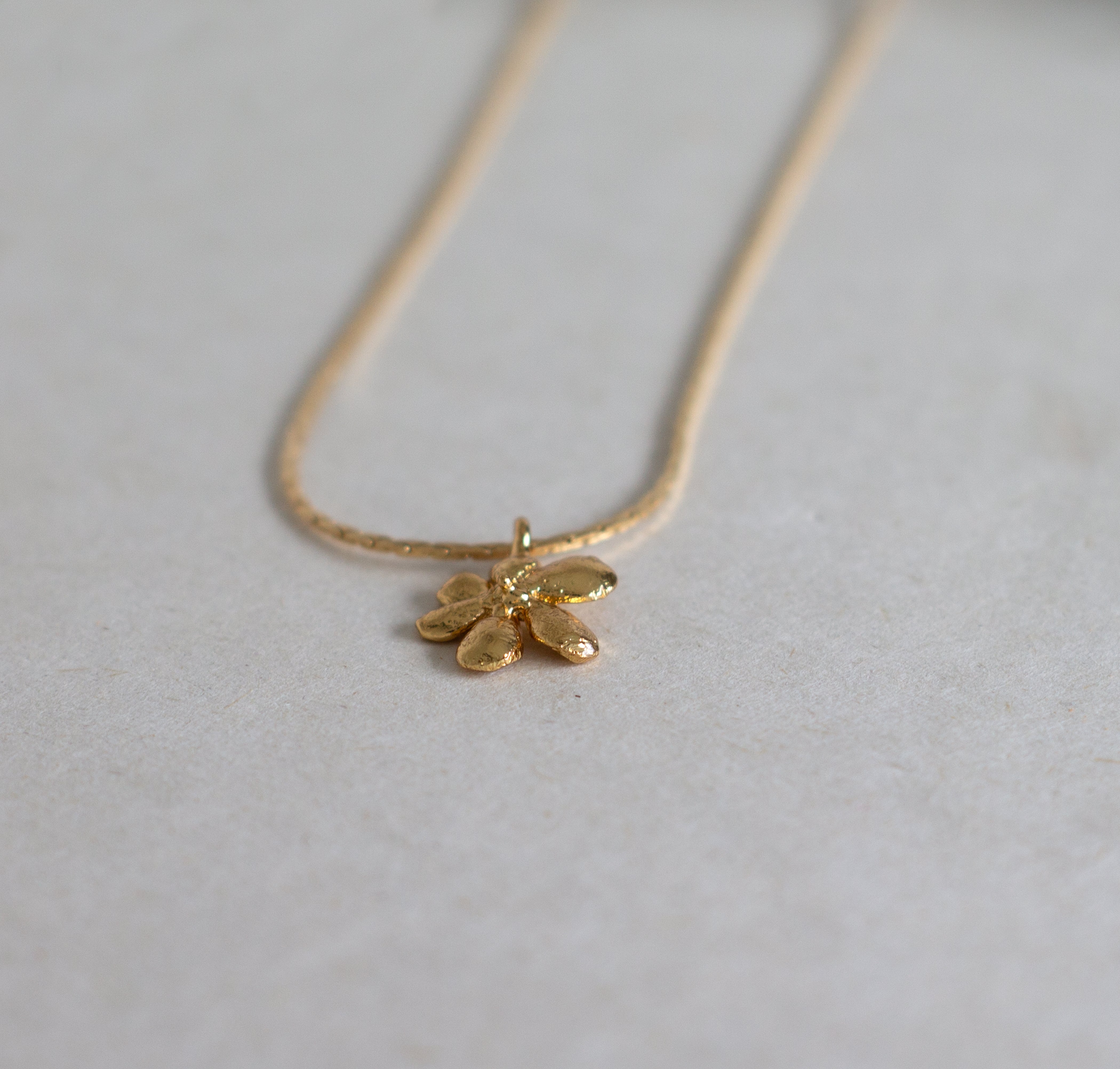 Collar Flor zanahoria
