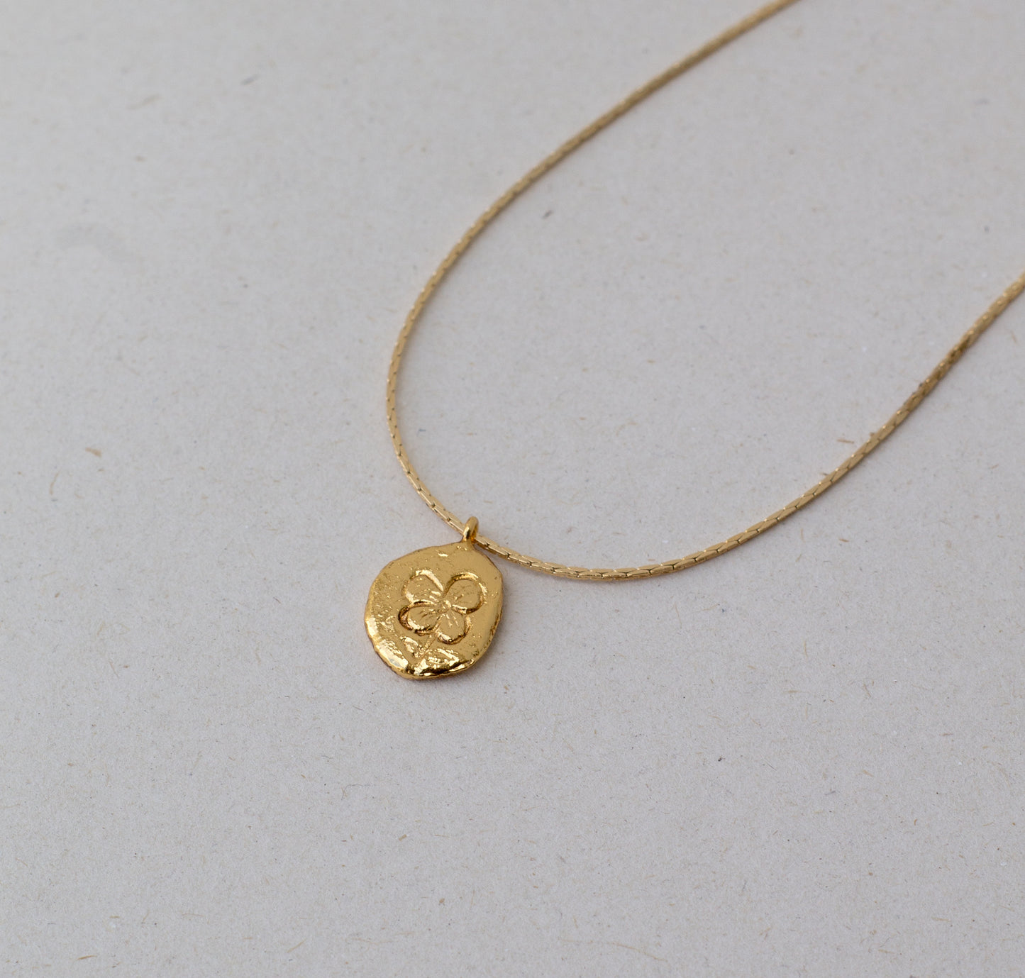 Collar moneda Flor