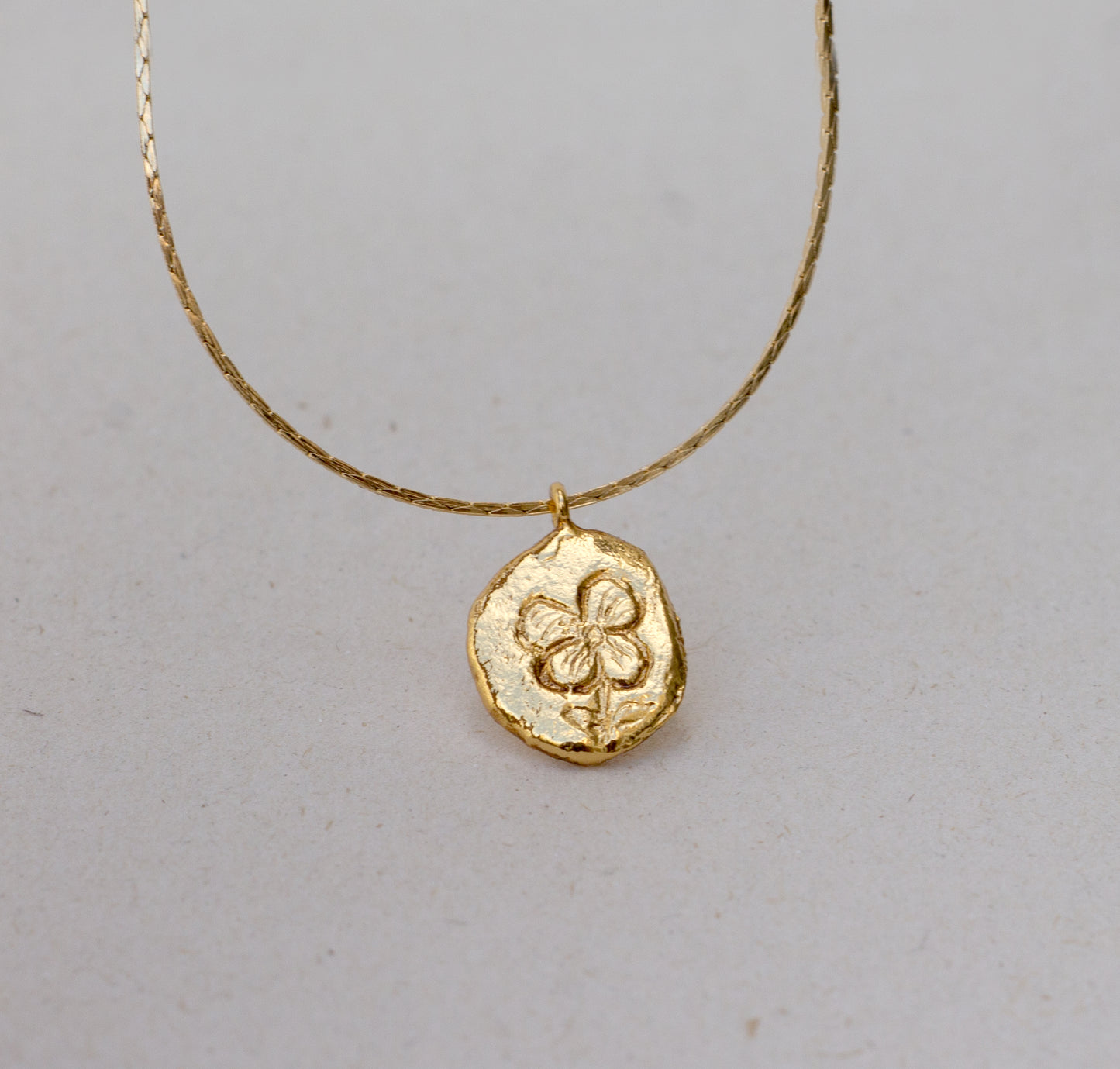 Collar moneda Flor